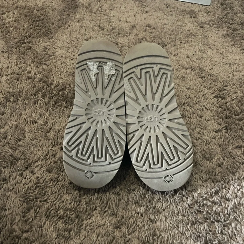 UGG Kids' Neumel Zip Platform Boot Sz 2